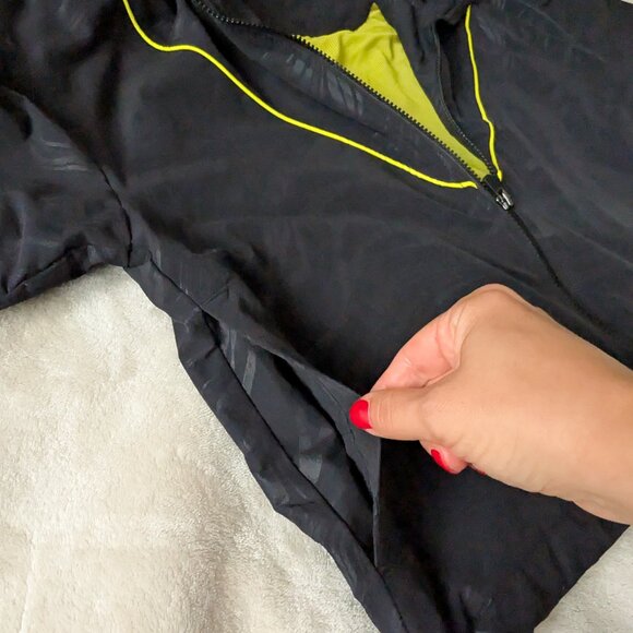 Fabletics Black and green hooded windbreaker - loose fit - Picture 3 of 16